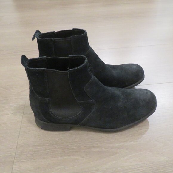 UGG Black Suede Chelsea Boot. Size 10. - Picture 1 of 6